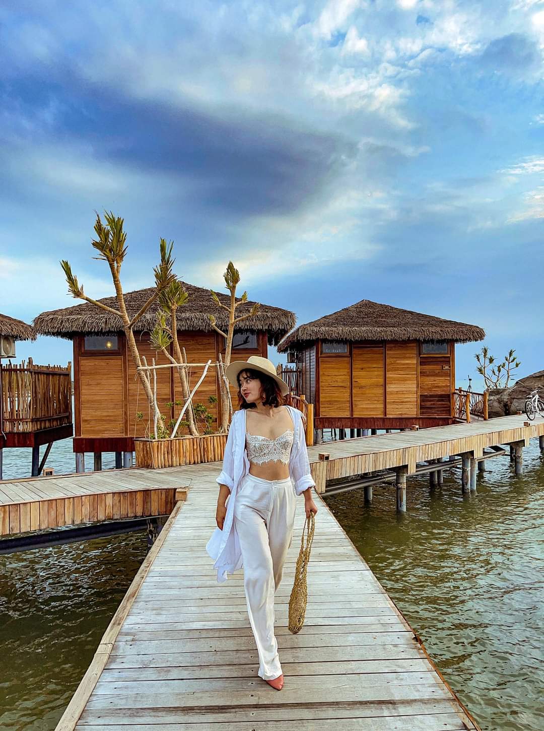 thi công nhà mái lá tại Rocks Beach Boutique Phú Quốc 
